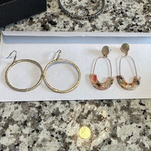 Lot 2 pair gold  earrings